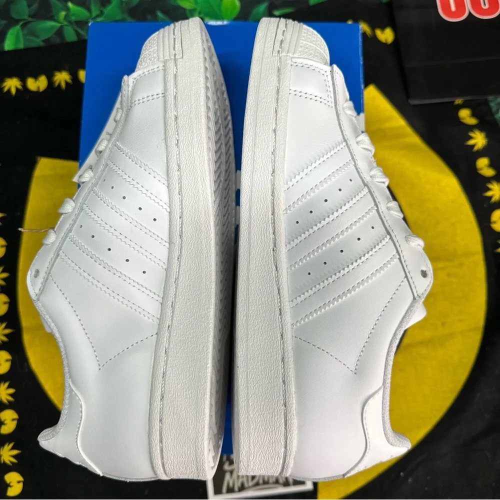Adidas Superstar Foundation Triple White Size 4Y/5W  NIB - Picture 5 of 6